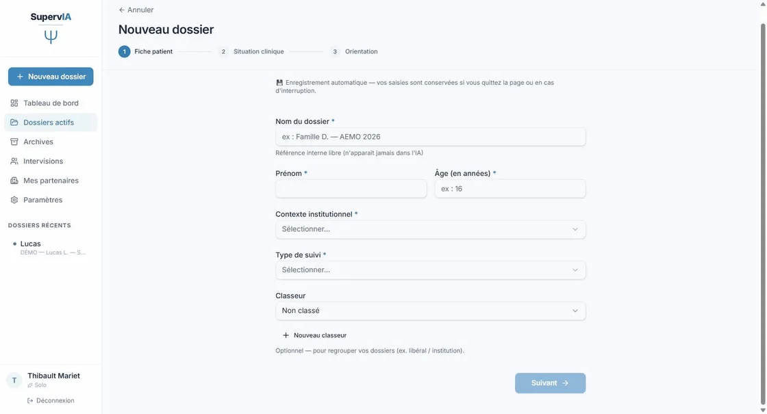 Étape 1 — la fiche patient : nom interne, prénom, âge, contexte, type de suivi.